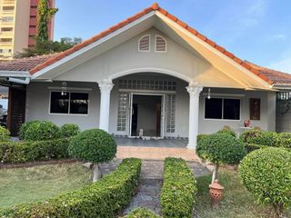 À louer 2 chambres maison à Bang Lamung, Chonburi