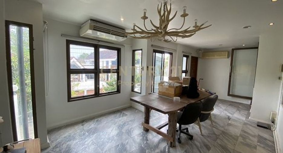 For sale 3 bedrooms townhouse in Din Daeng, Bangkok