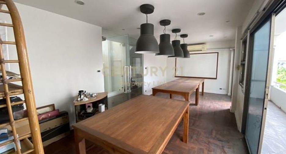For sale 3 bedrooms townhouse in Din Daeng, Bangkok
