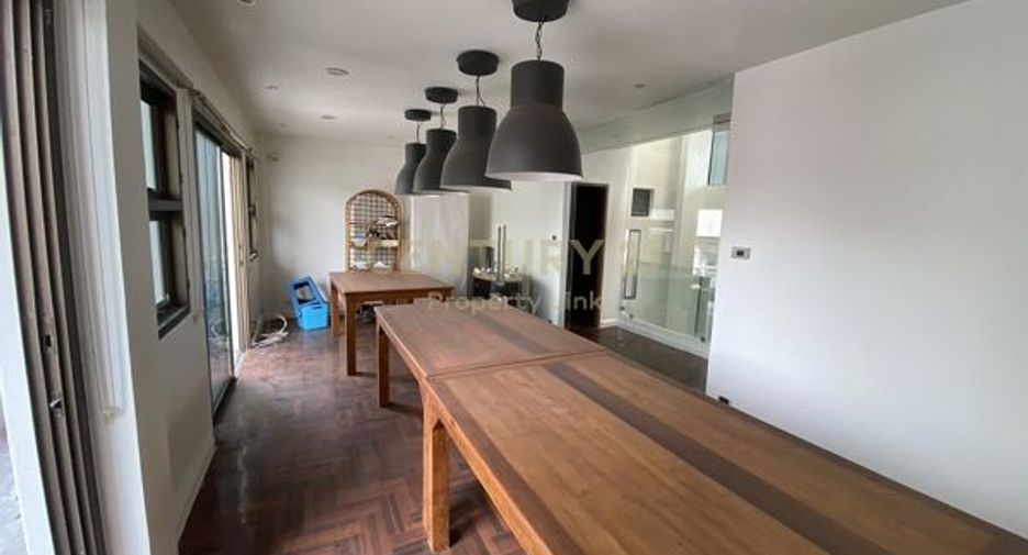 For sale 3 bedrooms townhouse in Din Daeng, Bangkok