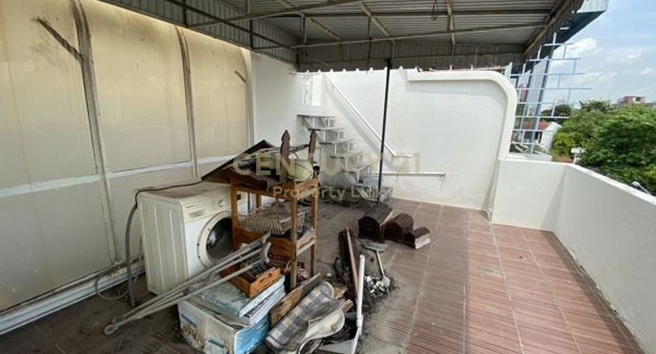 For sale 3 bedrooms townhouse in Din Daeng, Bangkok