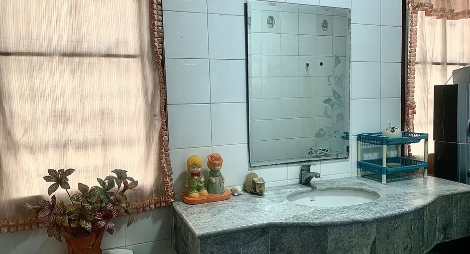 Продажа 2 спальни таунхаус в Khlong Luang, Патумтани