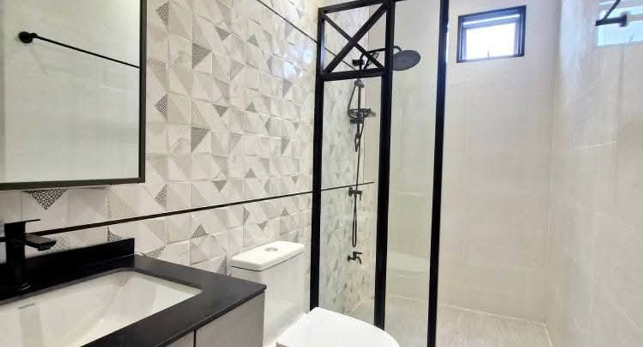 Haus zur Miete und zum Kauf mit 3 Zimmer in Bang Lamung, Chonburi