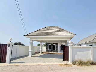 Haus zur Miete und zum Kauf mit 3 Zimmer in Bang Lamung, Chonburi