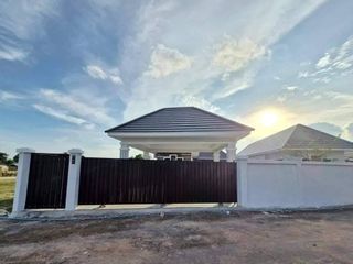 Haus zur Miete und zum Kauf mit 3 Zimmer in Bang Lamung, Chonburi