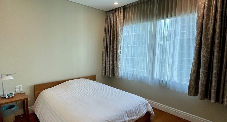 For sale 3 bedrooms condo in Khlong Toei, Bangkok