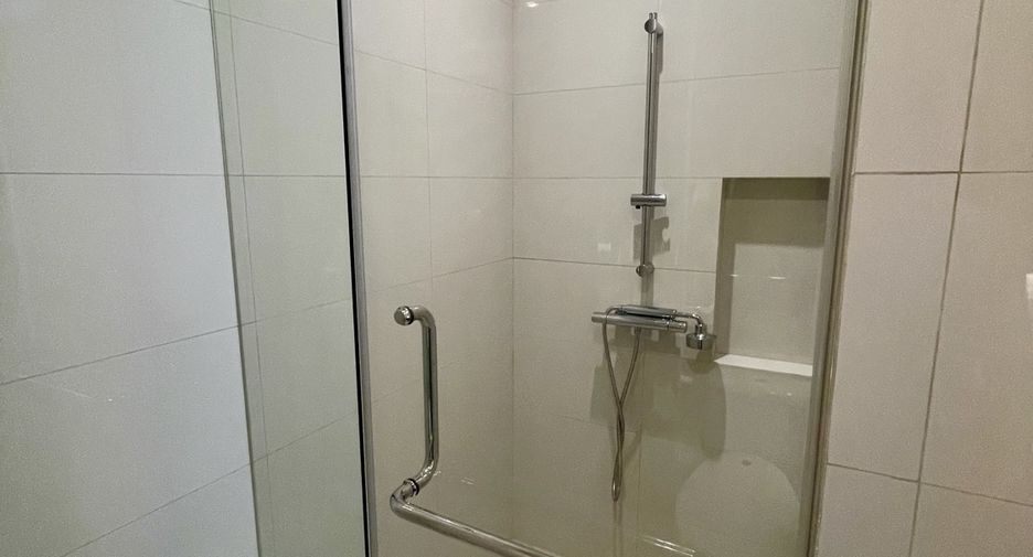 For sale 3 bedrooms condo in Khlong Toei, Bangkok