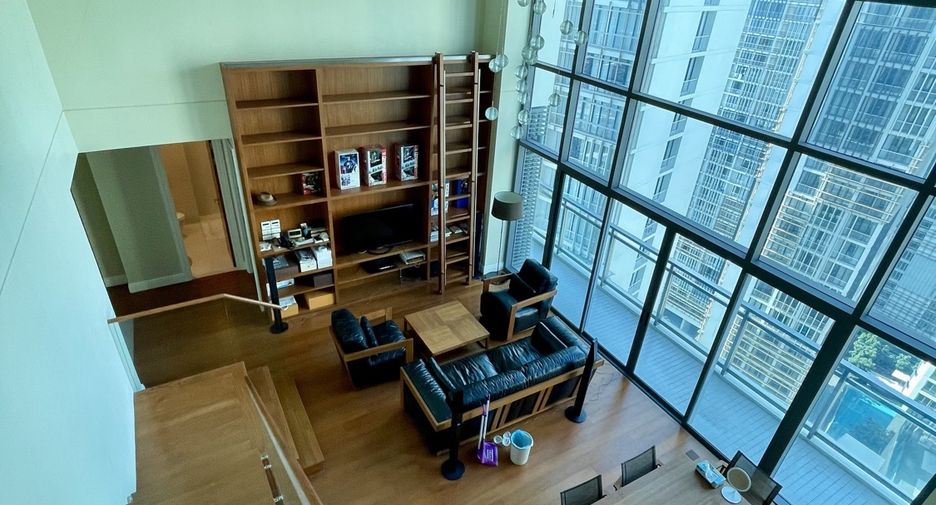 For sale 3 bedrooms condo in Khlong Toei, Bangkok