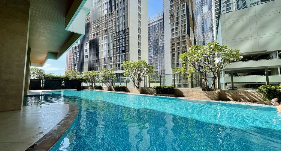For sale 3 bedrooms condo in Khlong Toei, Bangkok