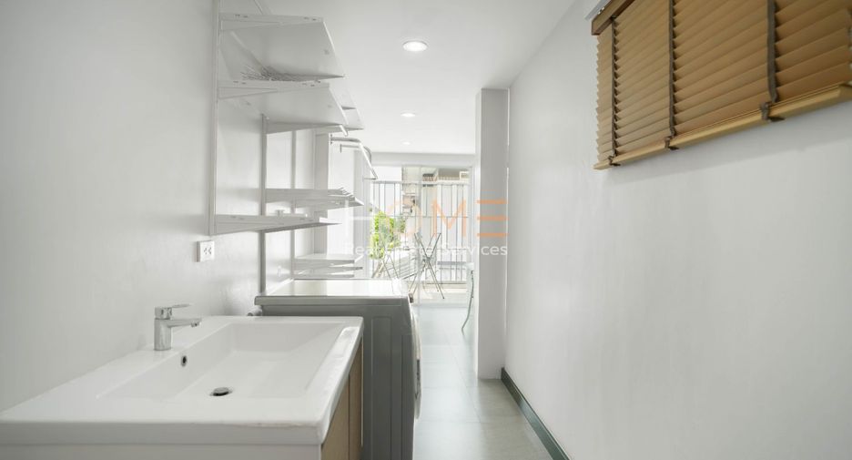 For sale 4 bedrooms house in Khan Na Yao, Bangkok