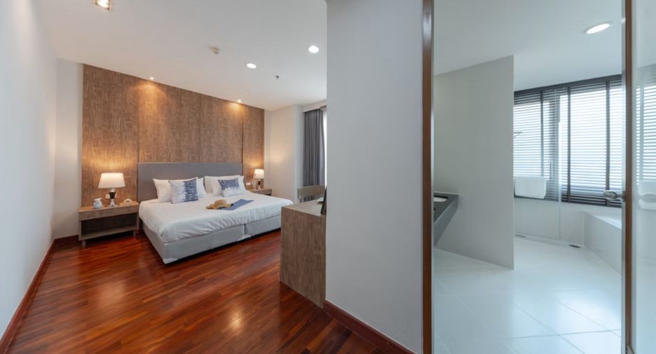 For rent 4 bedrooms condo in Khlong Toei, Bangkok