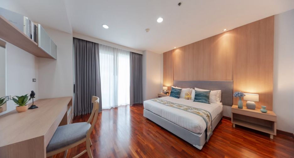 For rent 4 bedrooms condo in Khlong Toei, Bangkok