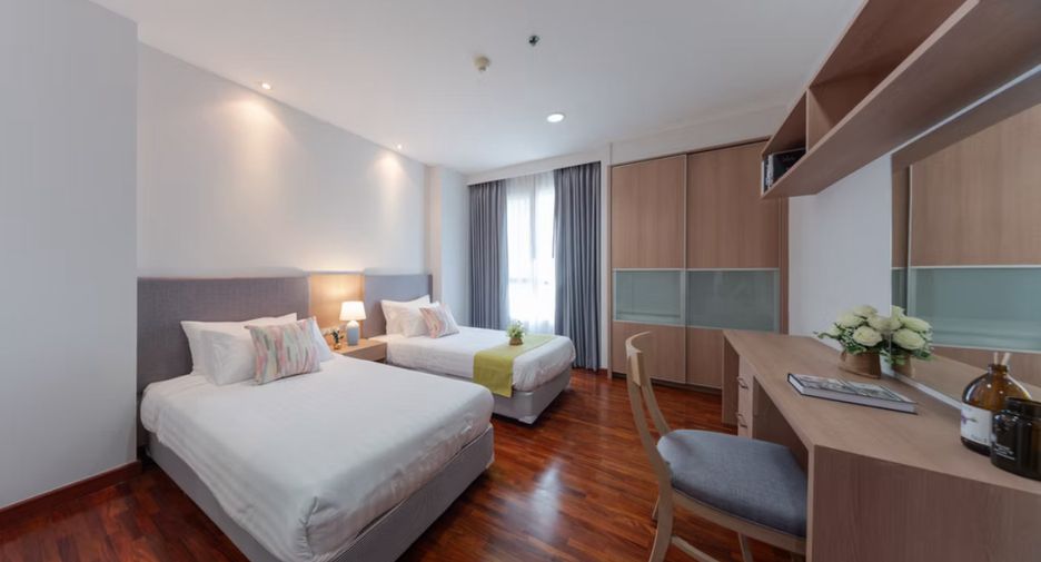 For rent 4 bedrooms condo in Khlong Toei, Bangkok