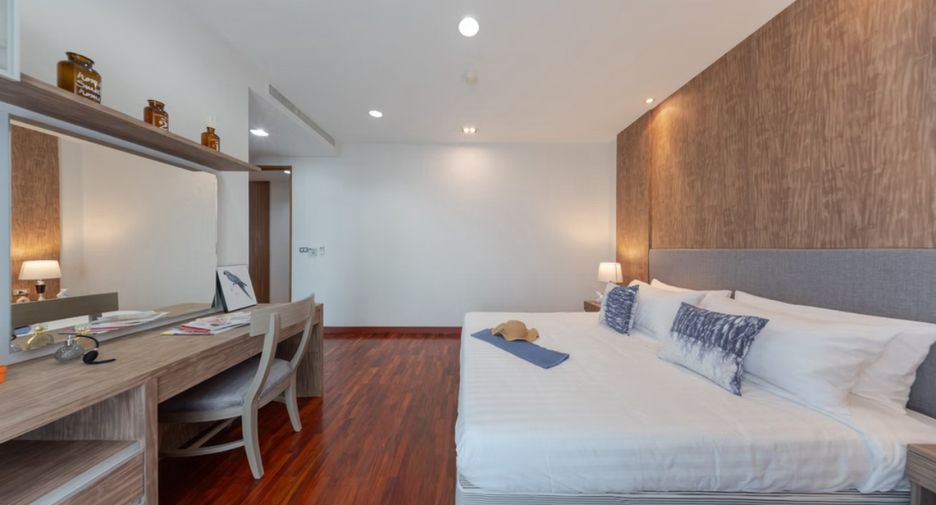 For rent 4 bedrooms condo in Khlong Toei, Bangkok