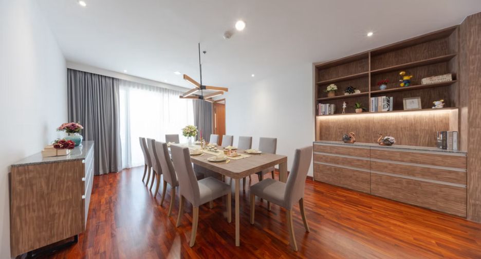 For rent 4 bedrooms condo in Khlong Toei, Bangkok
