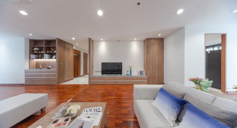 For rent 4 bedrooms condo in Khlong Toei, Bangkok