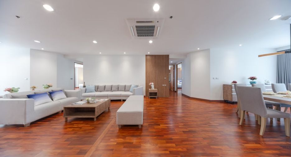 For rent 4 bedrooms condo in Khlong Toei, Bangkok