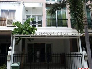 Casa adosada en alquiler de 3 habitaciones en Khan Na Yao, Bangkok