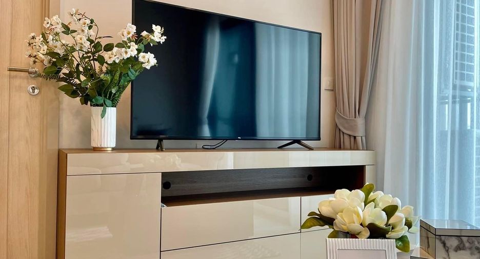 For rent 2 bedrooms condo in Pathum Wan, Bangkok
