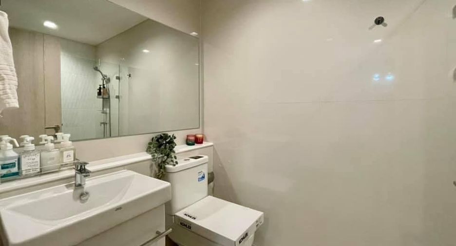 For rent 2 bedrooms condo in Pathum Wan, Bangkok