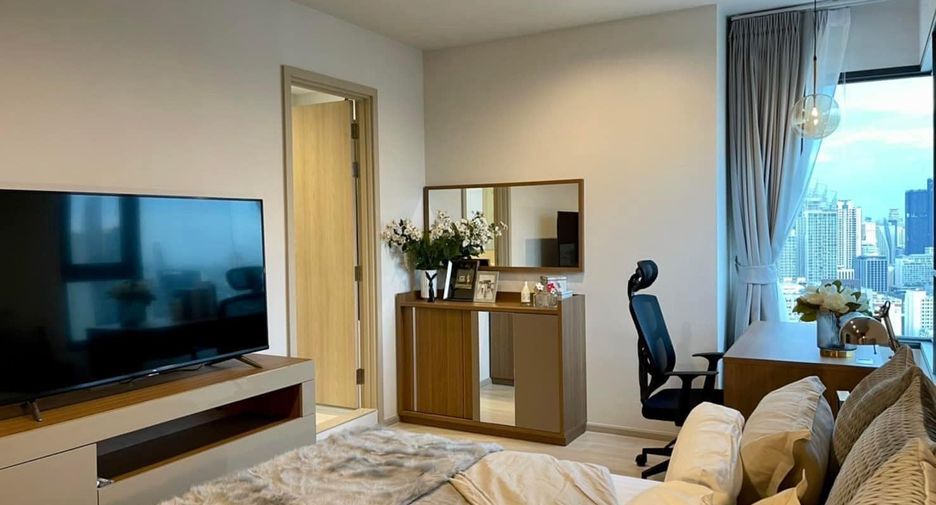 For rent 2 bedrooms condo in Pathum Wan, Bangkok