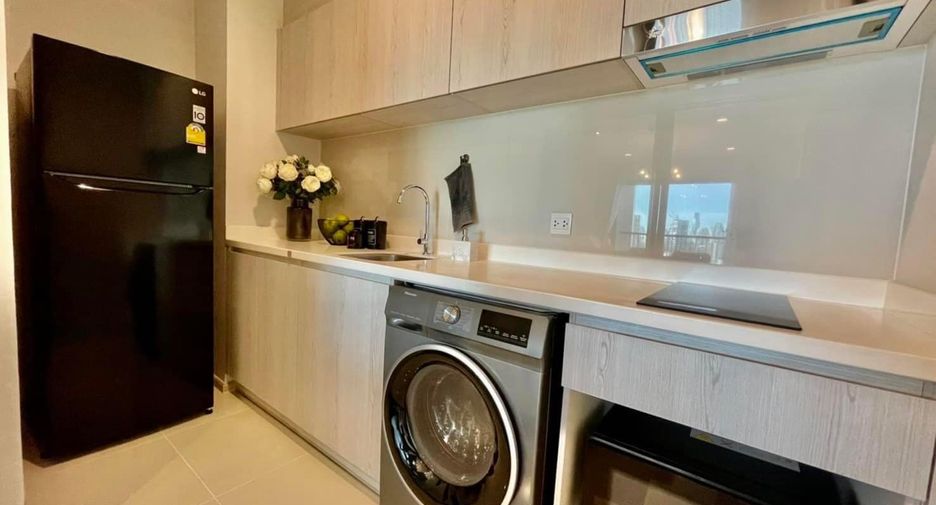 For rent 2 bedrooms condo in Pathum Wan, Bangkok