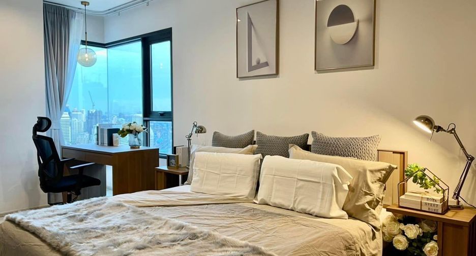 For rent 2 bedrooms condo in Pathum Wan, Bangkok