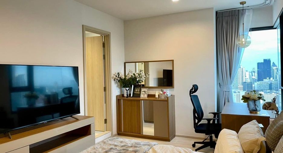 For rent 2 bedrooms condo in Pathum Wan, Bangkok