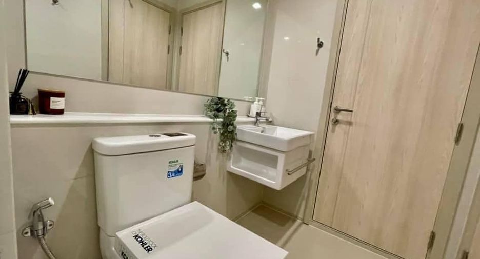For rent 2 bedrooms condo in Pathum Wan, Bangkok