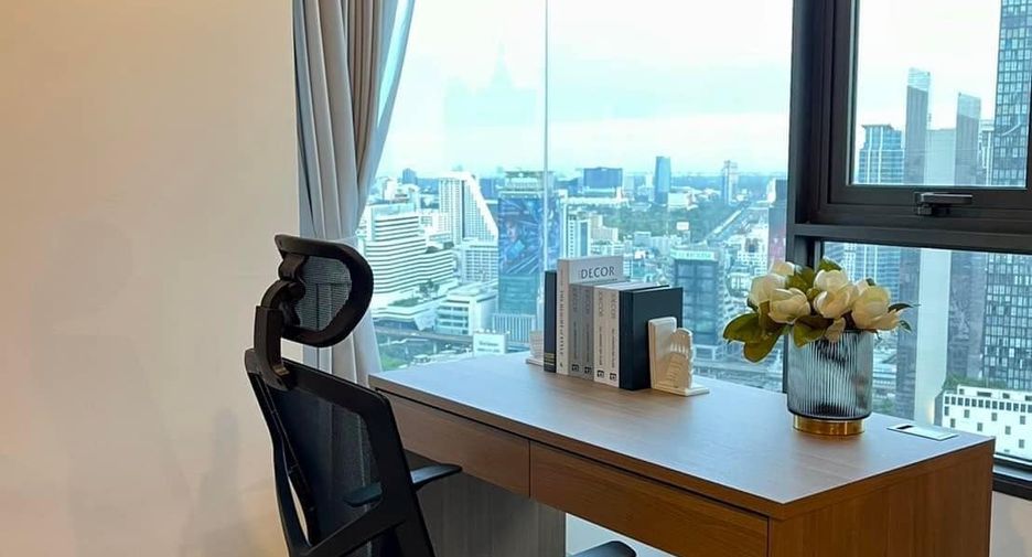 For rent 2 bedrooms condo in Pathum Wan, Bangkok