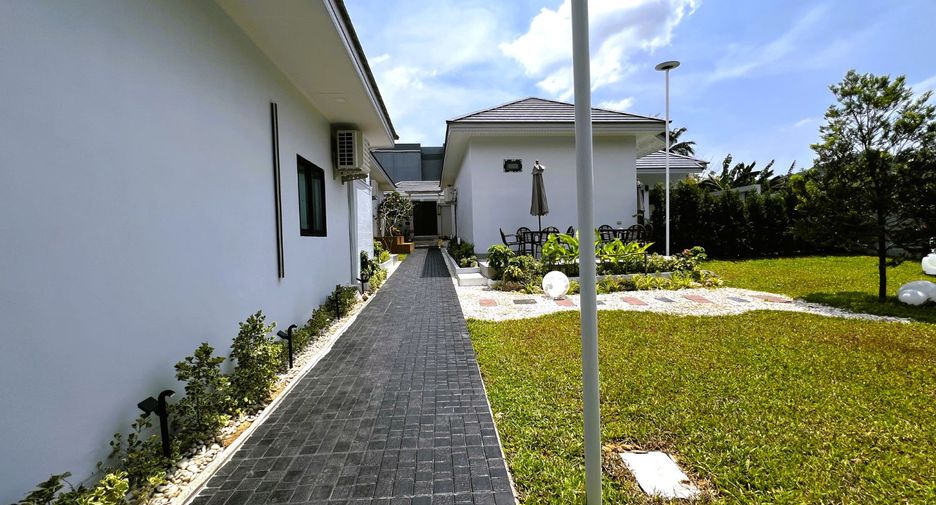 For sale 12 bedrooms retail Space in Mueang Krabi, Krabi