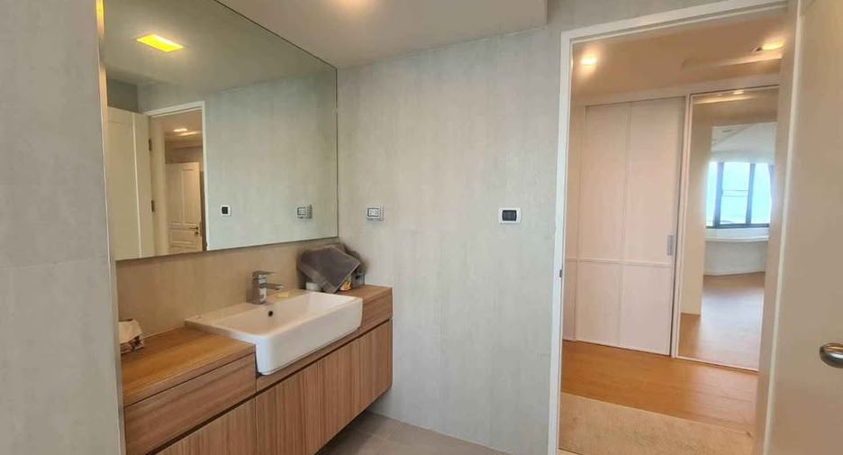 For sale 2 bedrooms condo in Khlong Toei, Bangkok