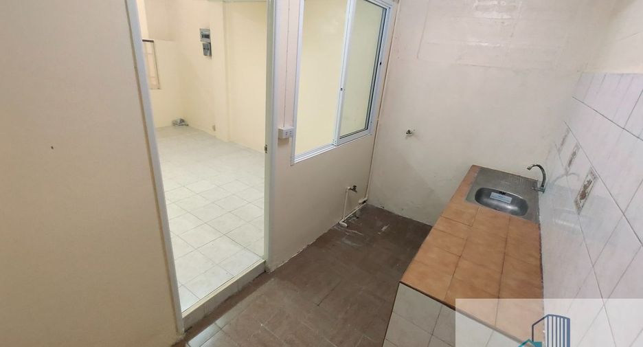 Casa adosada en venta de 3 habitaciones en Phra Khanong, Bangkok