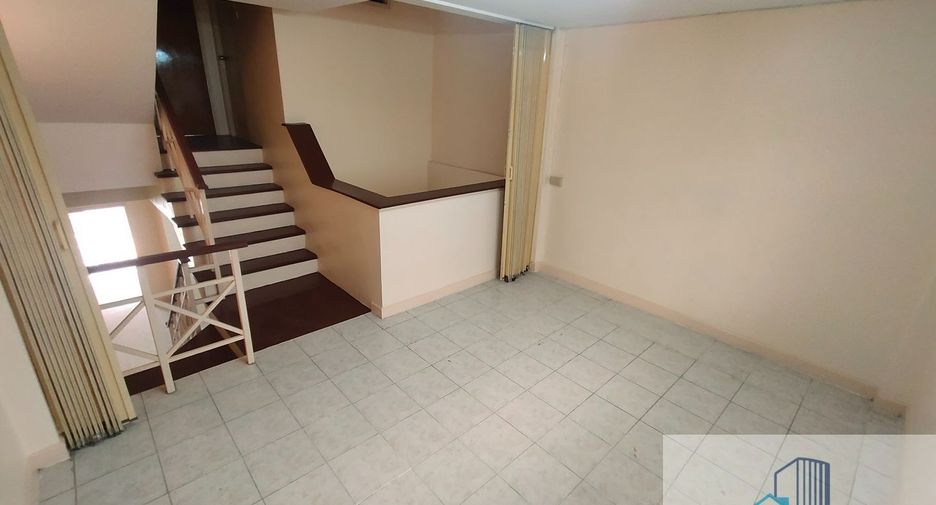 Casa adosada en venta de 3 habitaciones en Phra Khanong, Bangkok