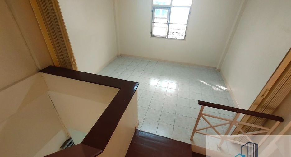 Casa adosada en venta de 3 habitaciones en Phra Khanong, Bangkok
