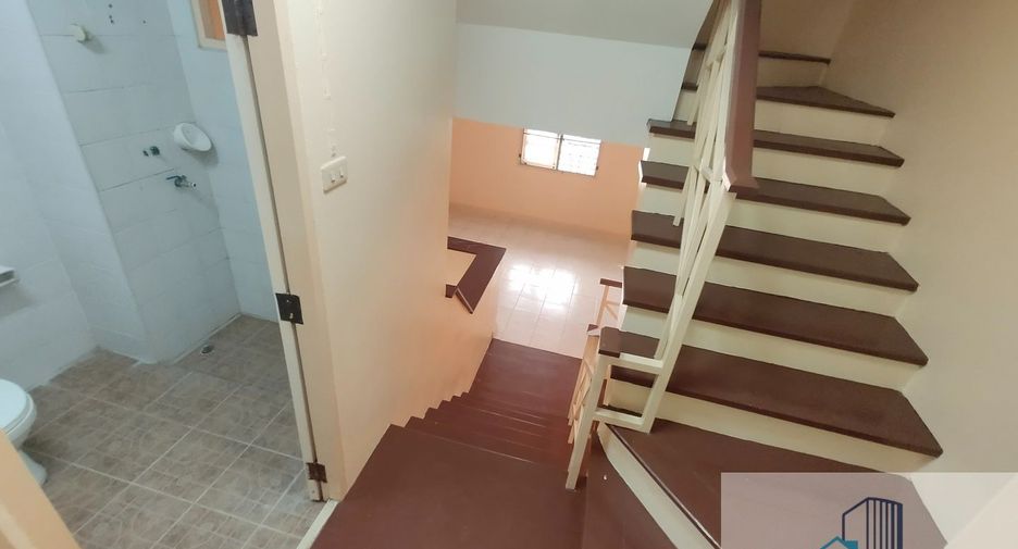 Casa adosada en venta de 3 habitaciones en Phra Khanong, Bangkok