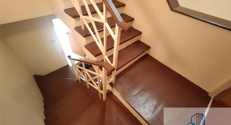 Casa adosada en venta de 3 habitaciones en Phra Khanong, Bangkok