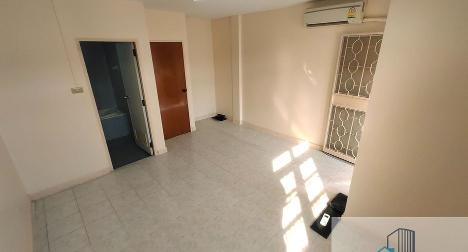 Casa adosada en venta de 3 habitaciones en Phra Khanong, Bangkok