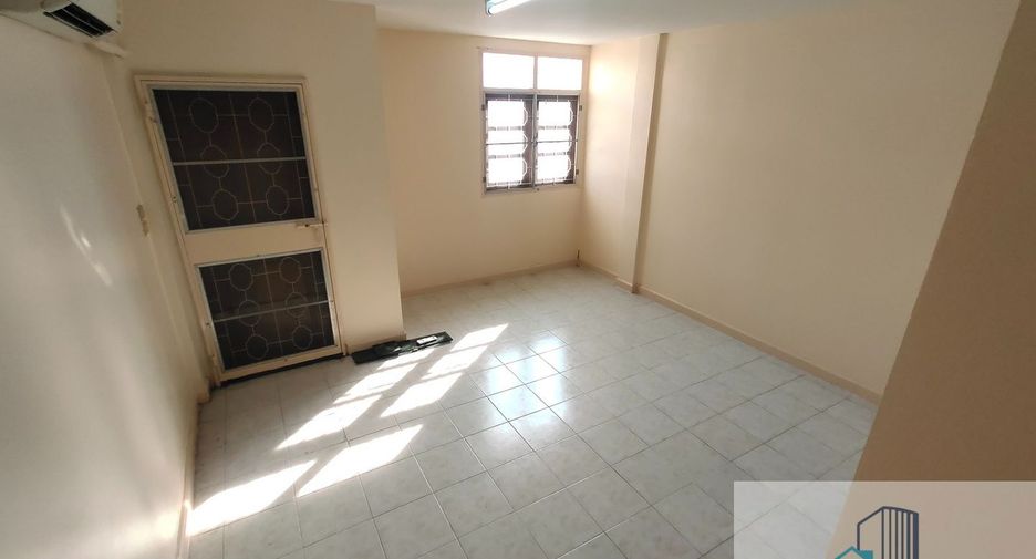 Casa adosada en venta de 3 habitaciones en Phra Khanong, Bangkok