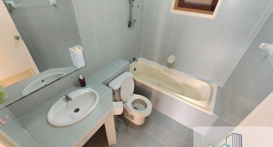Casa adosada en venta de 3 habitaciones en Phra Khanong, Bangkok