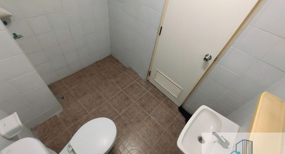 Casa adosada en venta de 3 habitaciones en Phra Khanong, Bangkok