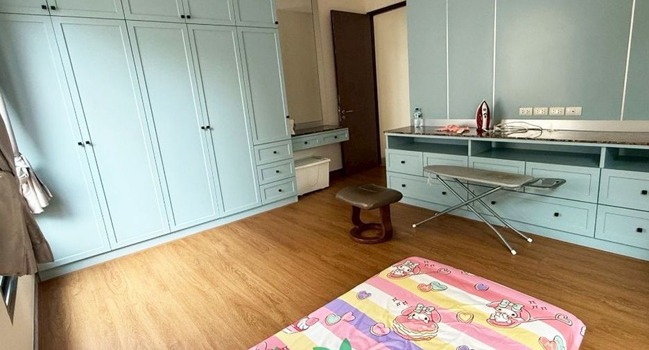 For sale 4 bedrooms house in Thanyaburi, Pathum Thani