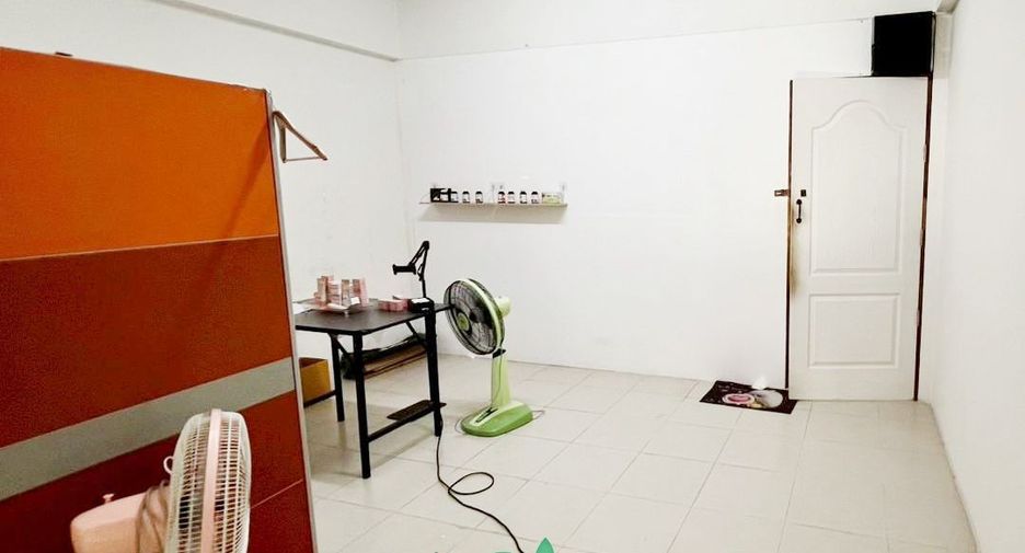 Local comercial en venta de 4 habitaciones en Lam Luk Ka, Pathum Thani