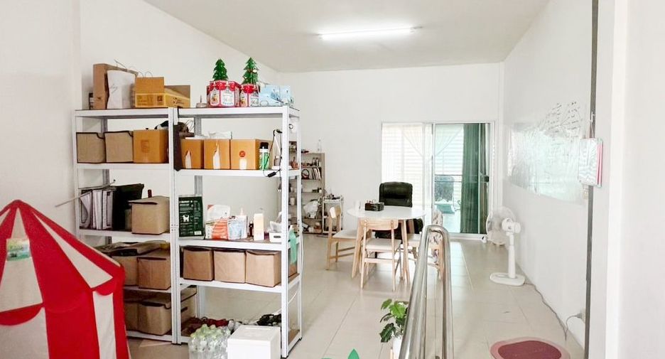 Local comercial en venta de 4 habitaciones en Lam Luk Ka, Pathum Thani