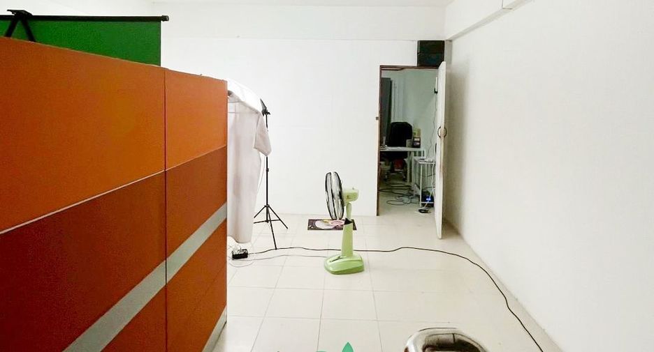 Local comercial en venta de 4 habitaciones en Lam Luk Ka, Pathum Thani