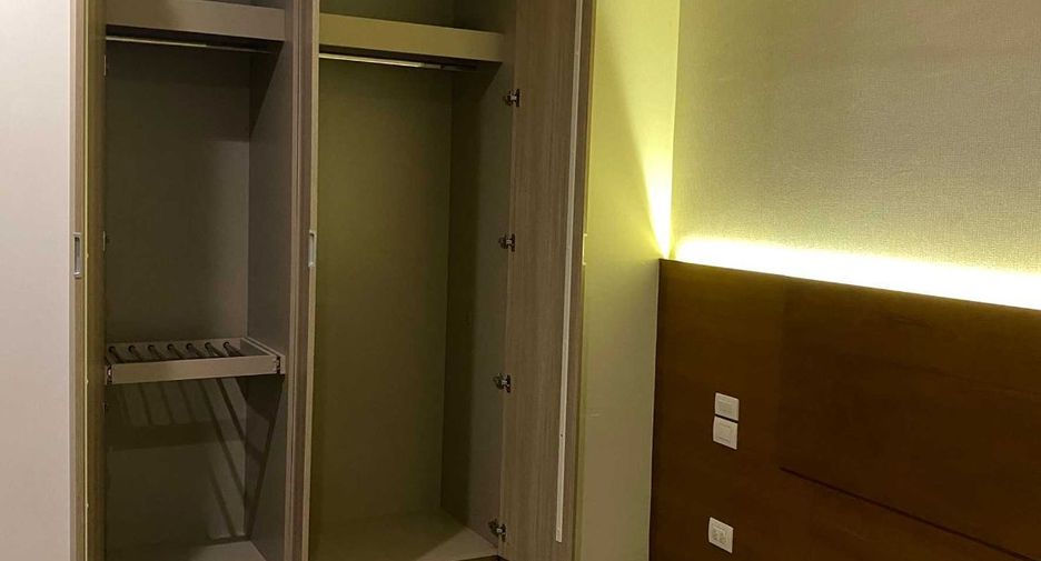 For rent 2 bedrooms condo in Pathum Wan, Bangkok