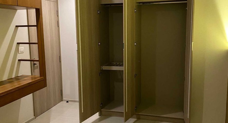 For rent 2 bedrooms condo in Pathum Wan, Bangkok
