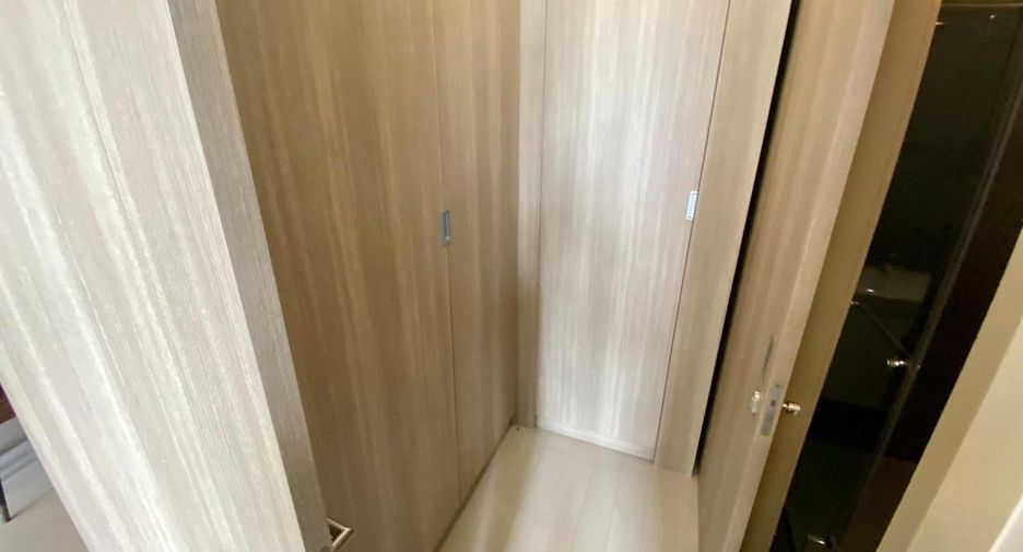 For rent 2 bedrooms condo in Pathum Wan, Bangkok