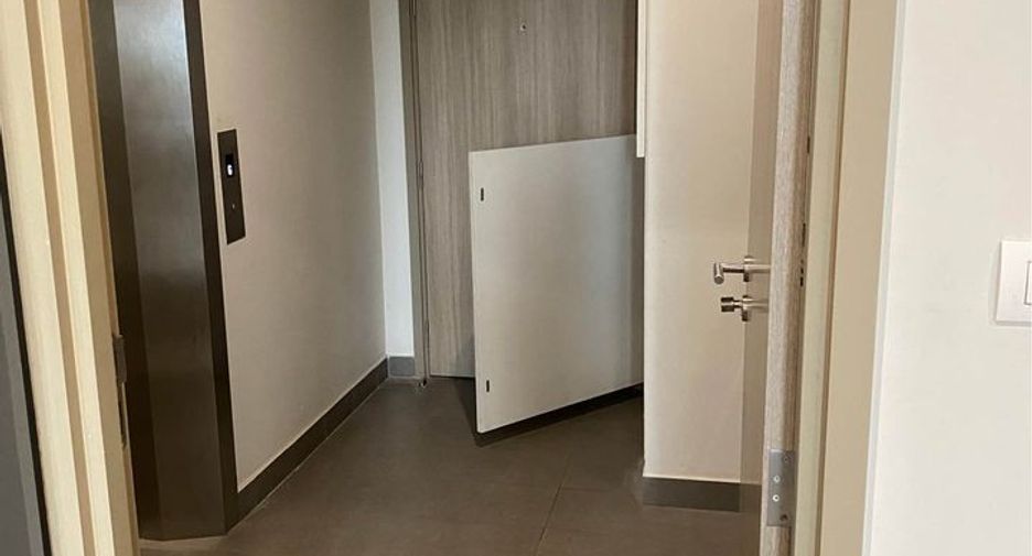 For rent 2 bedrooms condo in Pathum Wan, Bangkok