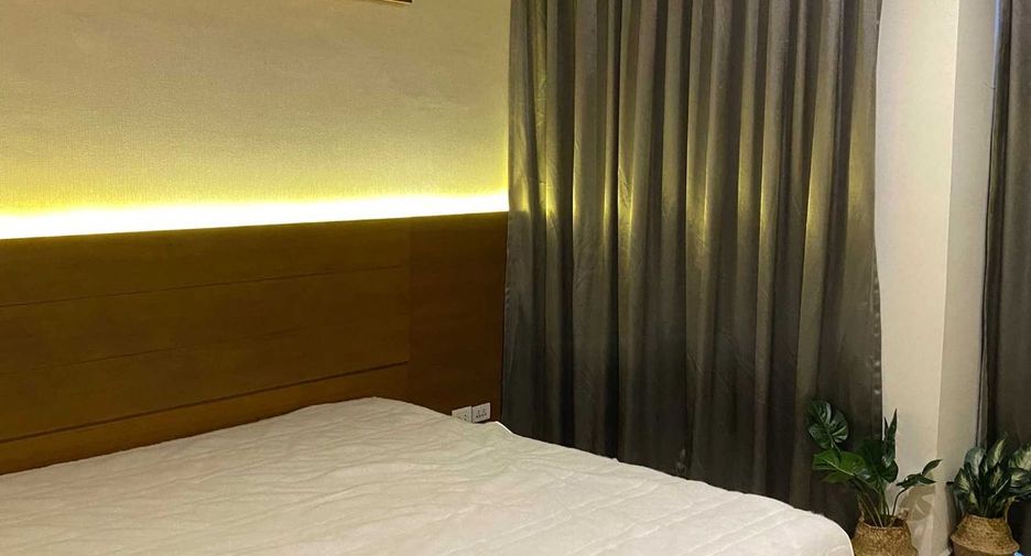 For rent 2 bedrooms condo in Pathum Wan, Bangkok